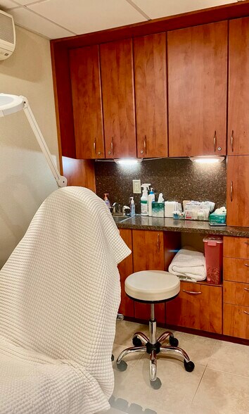 More Photos Of 150-26 14th Ave, Whitestone Medical For Lease