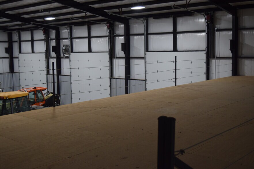 More Photos Of 6306 County 122 Rd, Midland Distribution For Lease