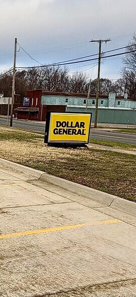 More Photos Of 18043 W State St, Vandalia General Retail For Sale