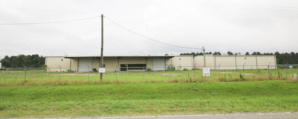 More Photos Of 804 W Mitchell St, Adel Distribution For Lease