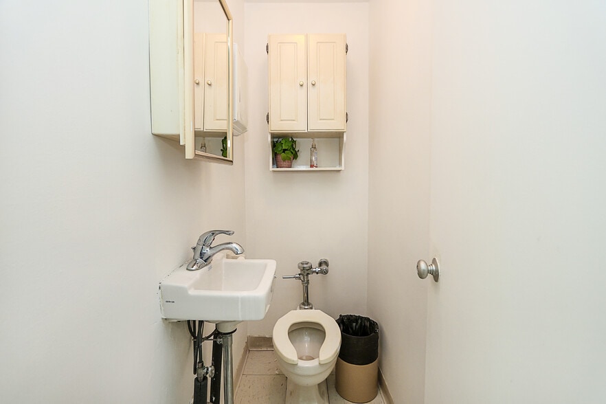 More Photos Of 520 Franklin Ave, Garden City Medical For Sale