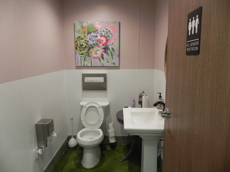 More Photos Of 2083 Orange Tree Ln, Redlands Freestanding For Lease