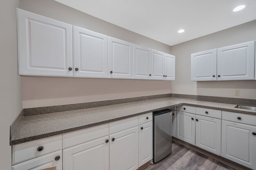 More Photos Of 2983 Long Beach Rd, Oceanside Medical For Sale