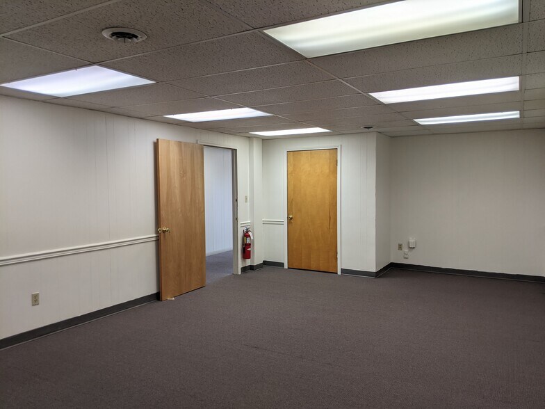 More Photos Of 2 W Park Ave, Dubois Office For Sale