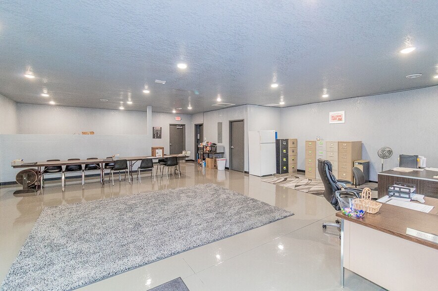 More Photos Of 1186 N Shawano St, New London General Retail For Lease