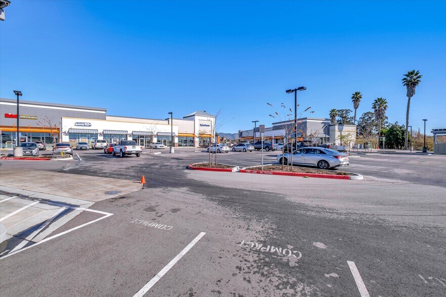 More Photos Of 999 Main St, Watsonville Unknown For Lease