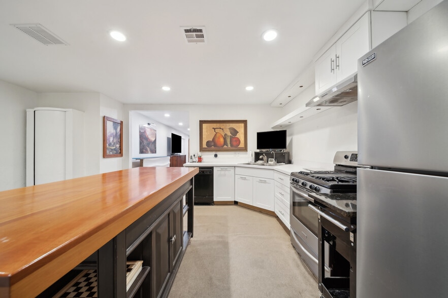 More Photos Of 4434-4437 S 74th Ave, Tulsa Warehouse For Sale