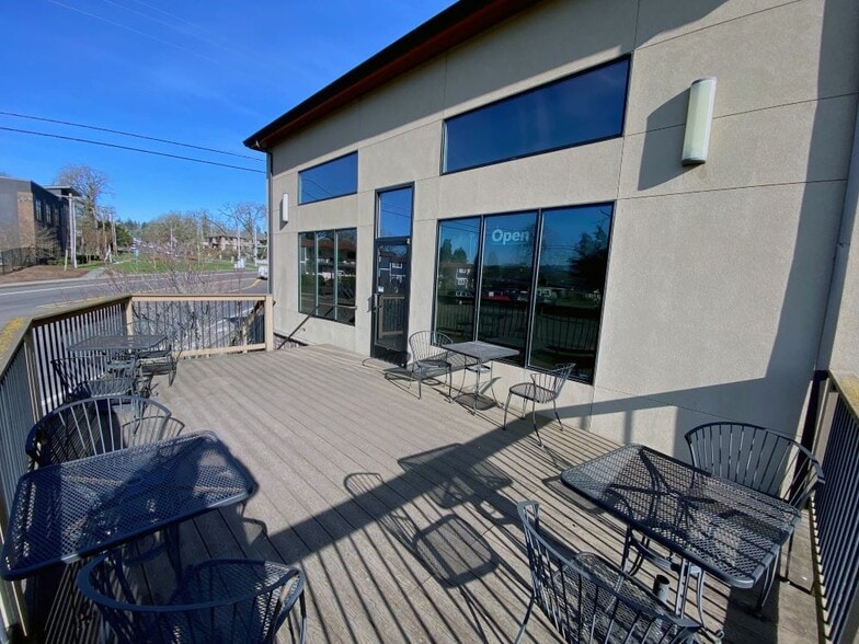 More Photos Of 240 Princeton Ave, Gladstone Restaurant For Lease