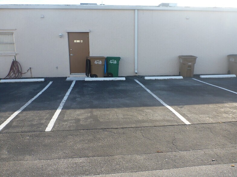 More Photos Of 1615 SE 47th Ter, Cape Coral Storefront Retail Office For Sale