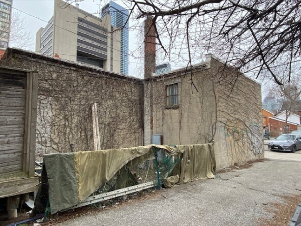 More Photos Of 9 R Baldwin St, Toronto Showroom For Sale