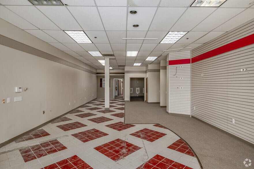 More Photos Of 3391 State Route 27, Franklin Park Storefront For Lease