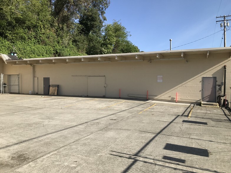 More Photos Of 335 N Wycoff Ave, Bremerton Distribution For Sale