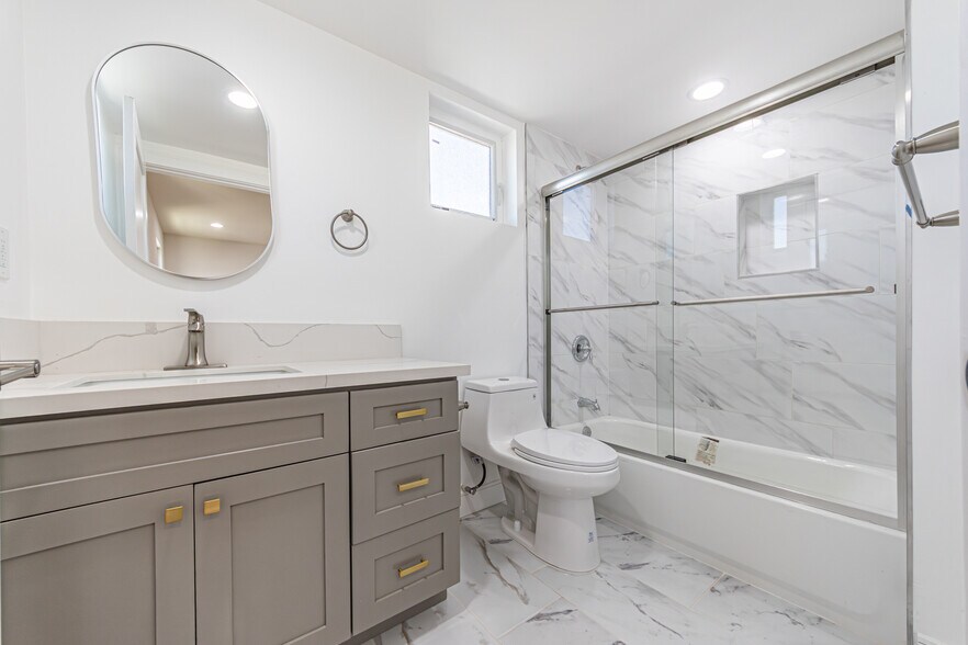 More Photos Of 5436 Romaine St, Los Angeles Apartments For Sale