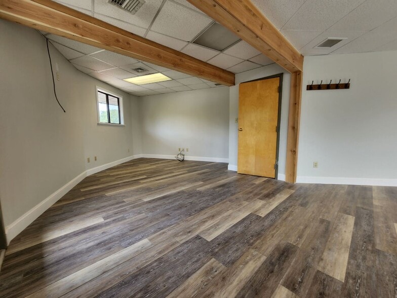 More Photos Of 1006 S Main St, Plantsville Office For Lease