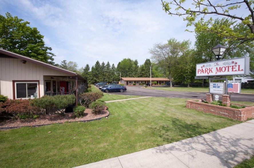 Primary Photo Of 1806 S Central Ave, Marshfield Hotel For Sale