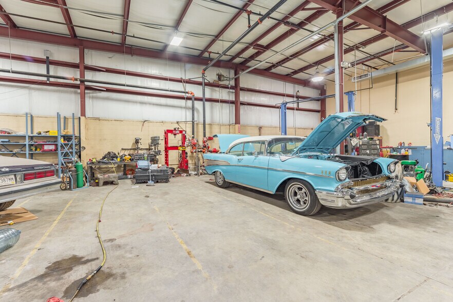 More Photos Of 111 N 12th St, West Columbia General Retail For Sale