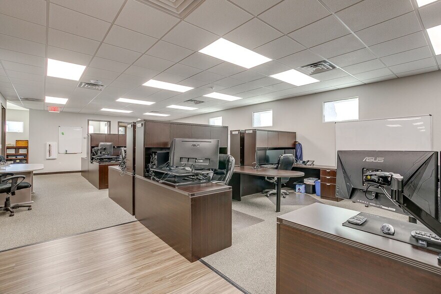 More Photos Of 949 Hilltop Dr, Weatherford Office For Lease