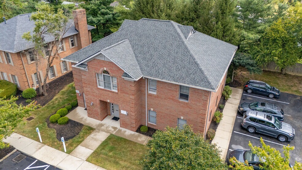 More Photos Of 124 Dorchester Sq, Westerville Office For Sale