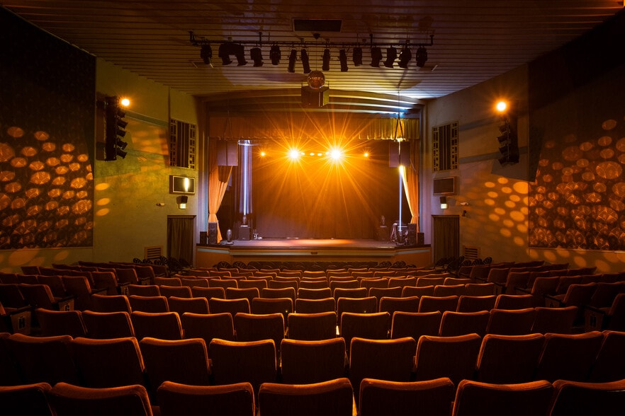 More Photos Of 143 SE H St, Grants Pass Theater Concert Hall For Sale