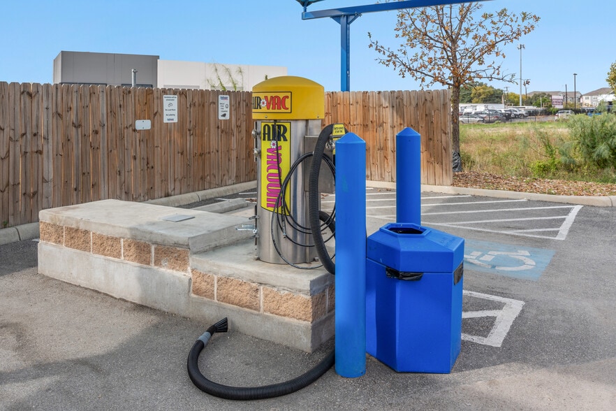 More Photos Of 7535 Bandera Rd, San Antonio Carwash For Sale