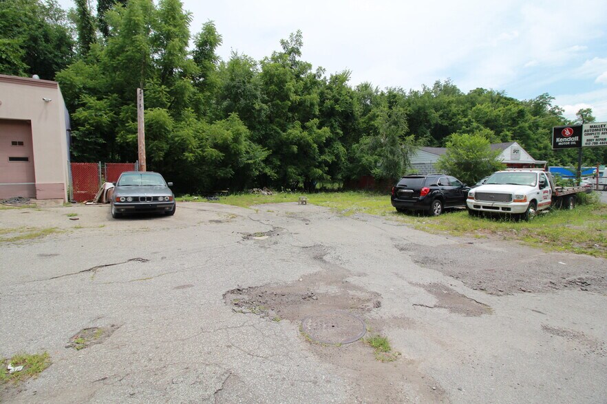 More Photos Of 801 Universal Rd, Pittsburgh Auto Repair For Sale