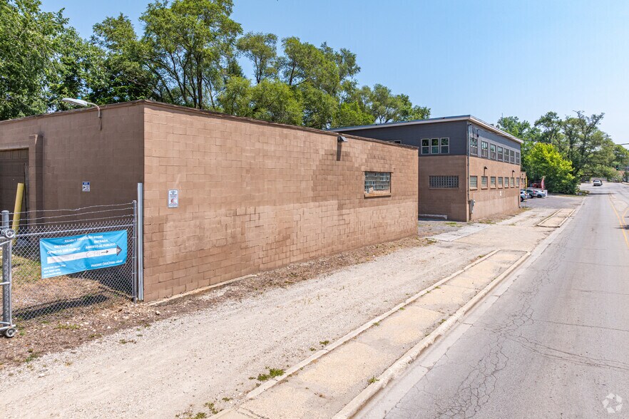 More Photos Of 603 E Washington St, Joliet Warehouse For Lease