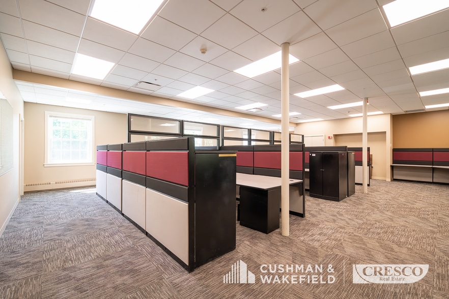 More Photos Of 4420 Sherwin Rd, Willoughby Office For Lease