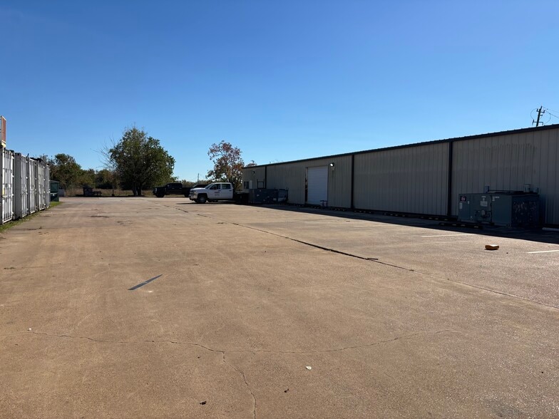 More Photos Of 4181 Magnolia St, Pearland Manufacturing For Lease