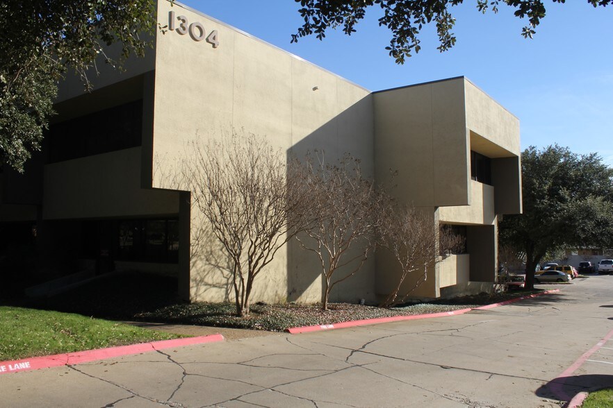 More Photos Of 1304 W Walnut Hill Ln, Irving Office For Lease