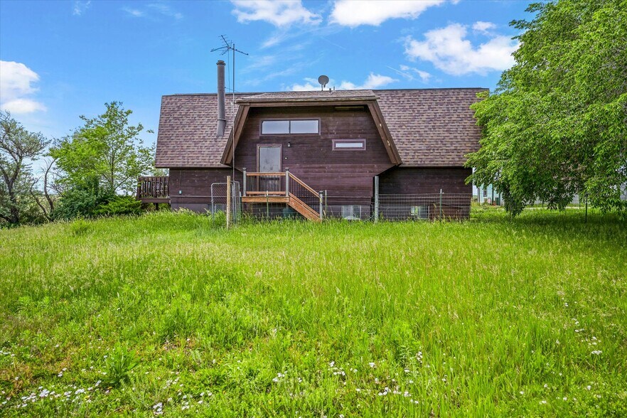 More Photos Of 1335 S Kio St, Watkins Veterinarian Kennel For Sale