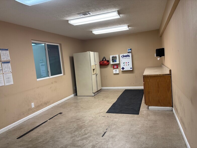 More Photos Of 4181 Magnolia St, Pearland Manufacturing For Lease