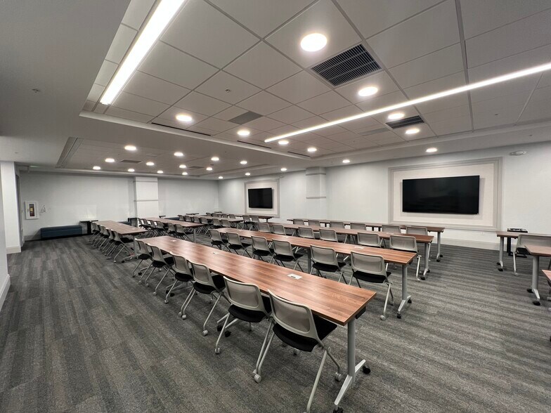 More Photos Of 999 Vanderbilt Beach Rd, Naples Office For Lease