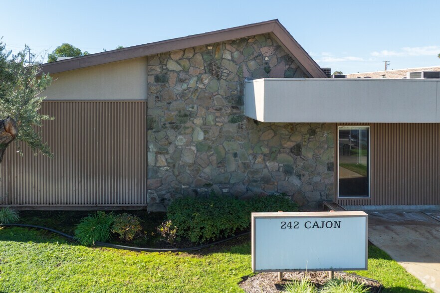More Photos Of 242 Cajon St, Redlands Office For Lease