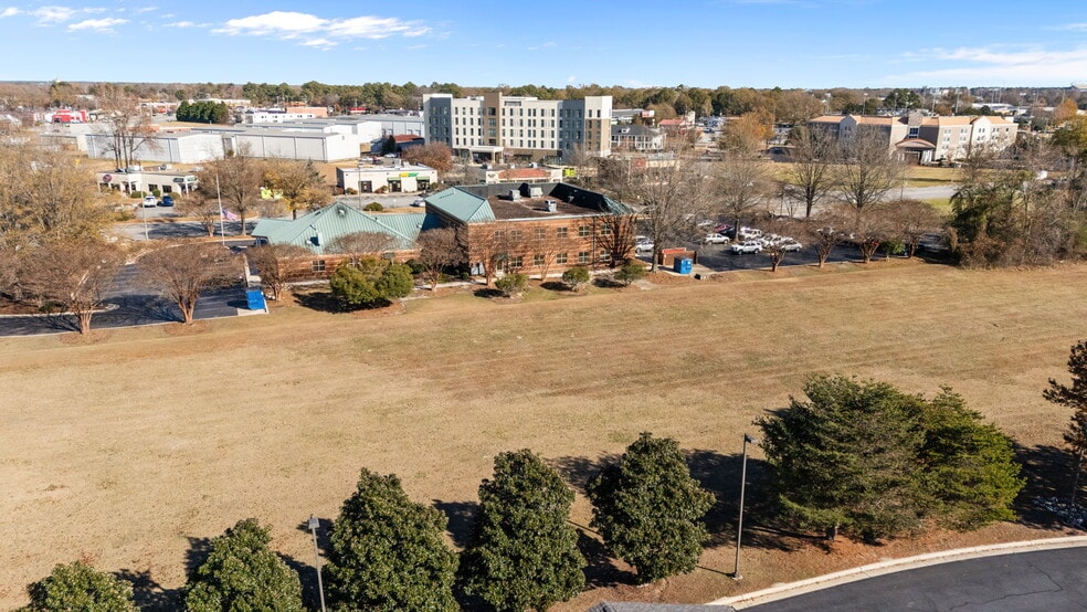 More Photos Of 2223 Hemby Ln, Greenville Medical For Sale