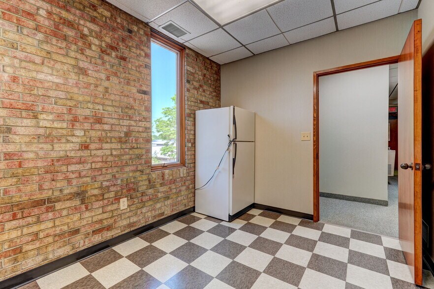 More Photos Of 3311 Burlington Rd, Greensboro Office For Sale