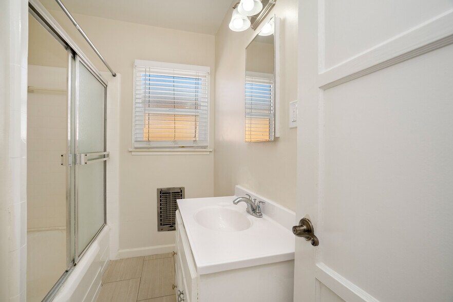 More Photos Of 5918 S Fairfax Ave, Los Angeles Apartments For Sale