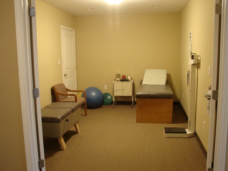 More Photos Of 1013 Cedar St, Bismarck Storefront For Sale