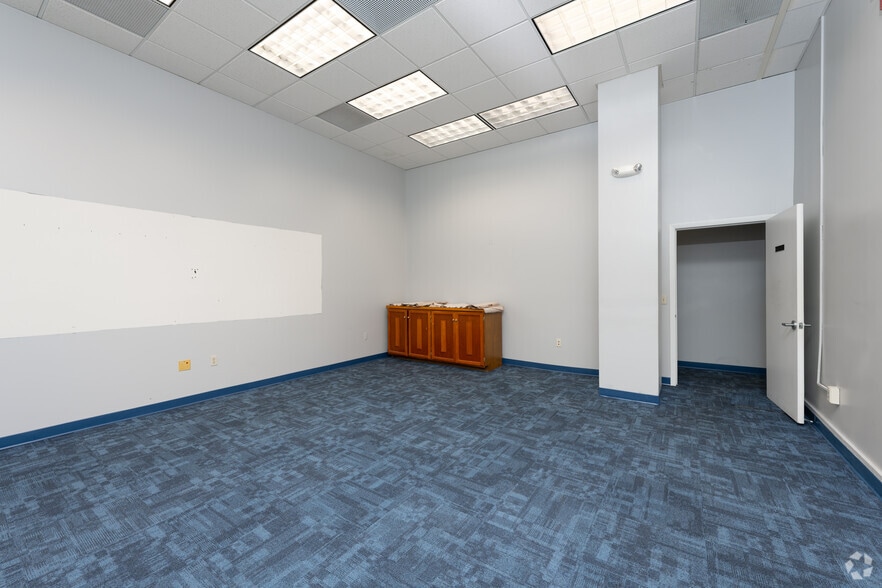 More Photos Of 1495 Lake Ave, Rochester Storefront Retail Office For Sale