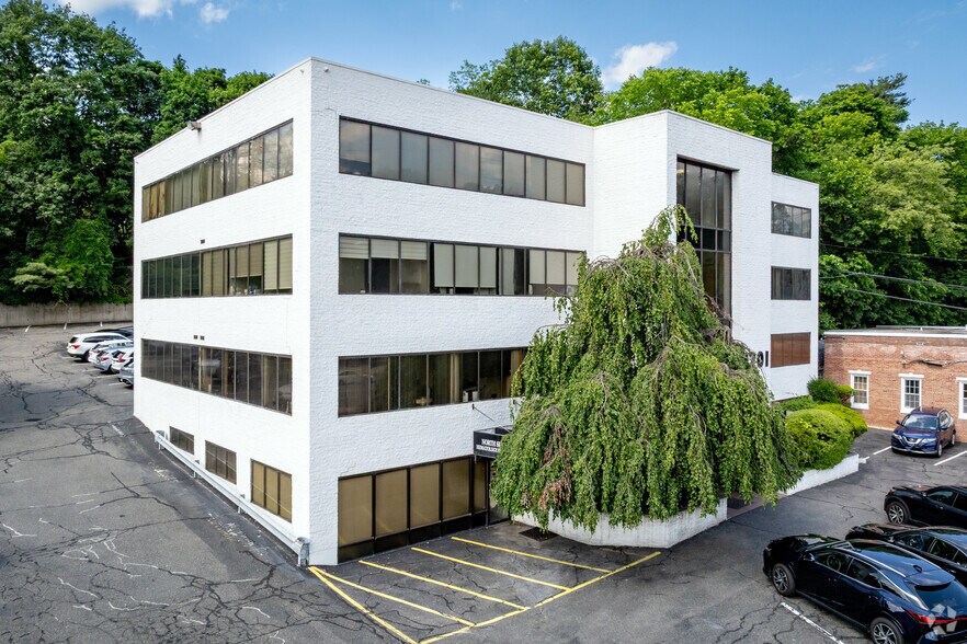 Primary Photo Of 1201 Northern Blvd, Manhasset Medical For Lease