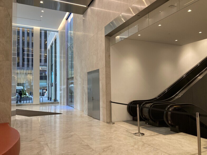 More Photos Of 1251 Avenue of the Americas, New York Office For Lease