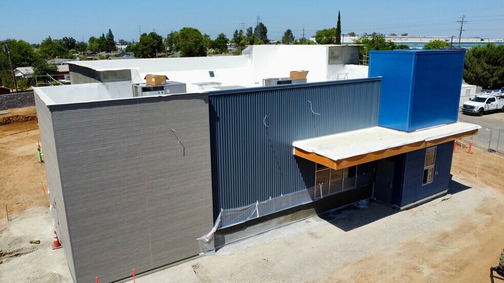 More Photos Of 7945 Elder Creek rd, Sacramento Freestanding For Lease