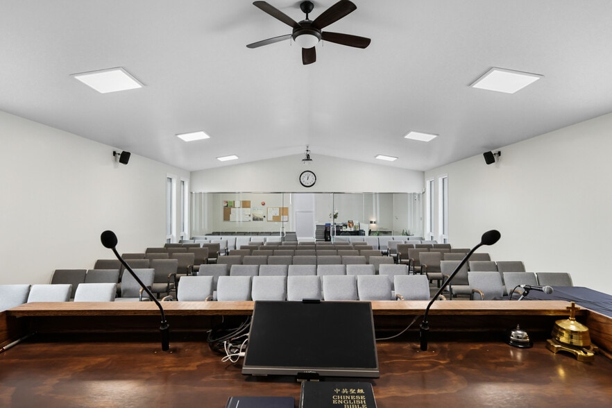 More Photos Of 232 8A St NE, Calgary Religious Facility For Sale