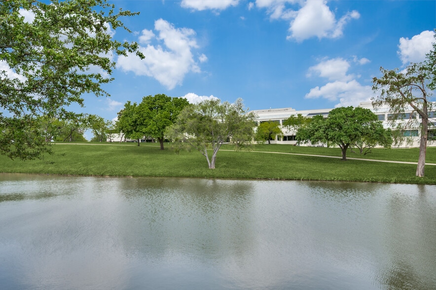 More Photos Of 300 Decker Dr, Irving Office For Lease