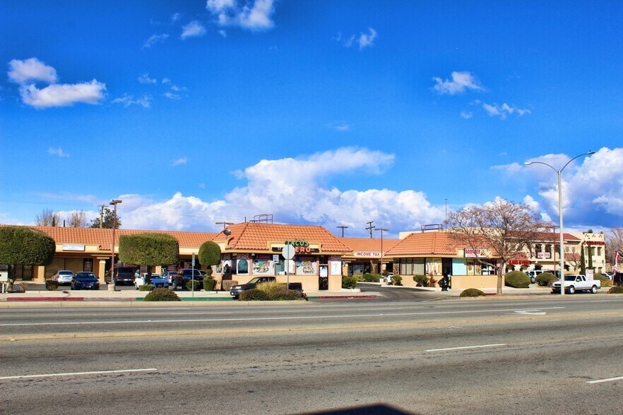 More Photos Of 323-327 E Palmdale Blvd, Palmdale General Retail For Lease