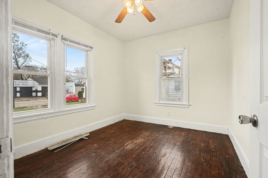 More Photos Of 1830 Woodlawn Ave, Middletown Specialty For Sale