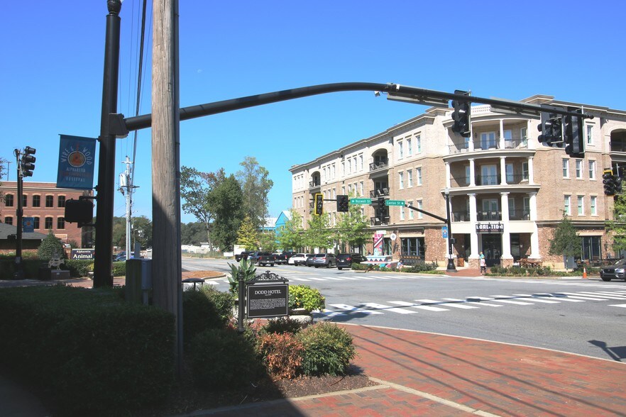 More Photos Of 92 Milton Ave, Alpharetta General Retail For Sale