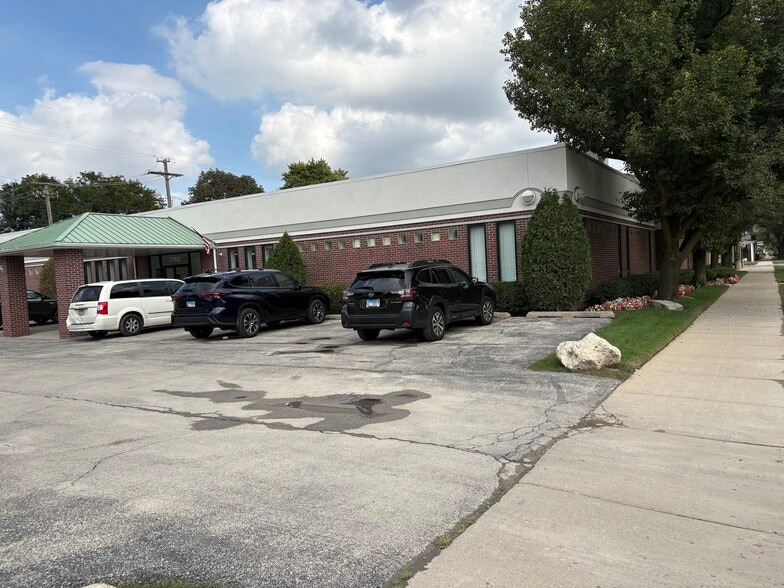 More Photos Of 7734 W North Ave, Elmwood Park Medical For Lease