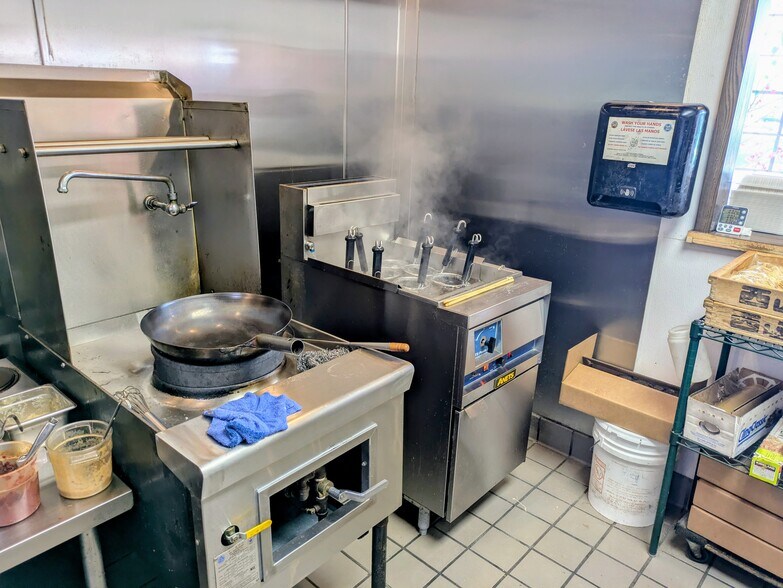 More Photos Of 157 N Twin Oaks Valley Rd, San Marcos General Retail For Lease