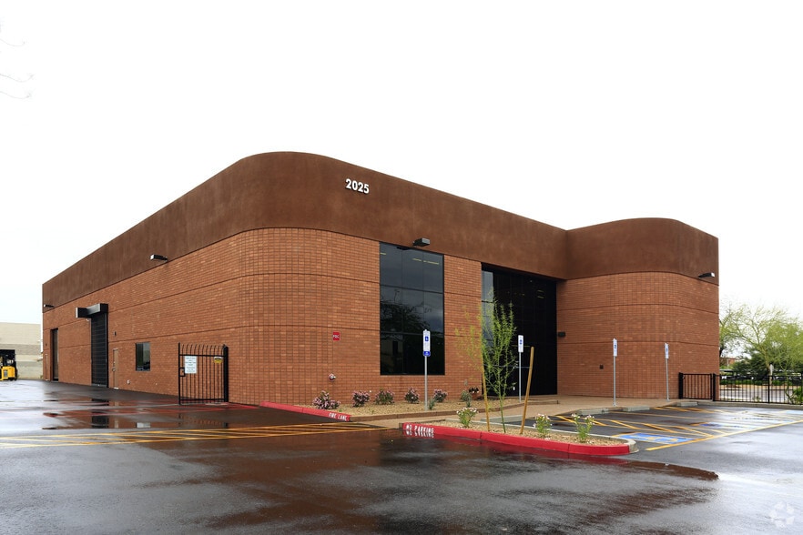 Primary Photo Of 2025 W Quail Ave, Phoenix Manufacturing For Sale