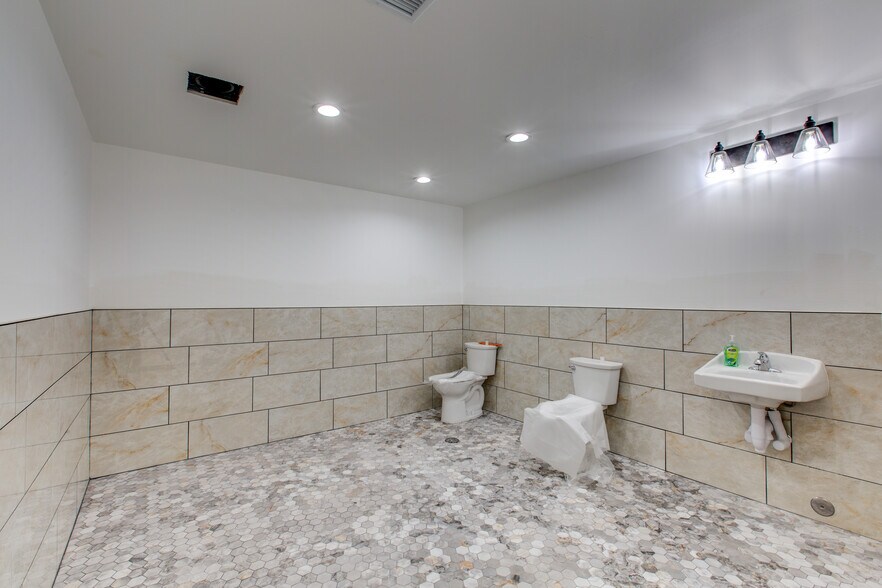 More Photos Of 9145 Commerce Center Cir, Highlands Ranch Office For Sale
